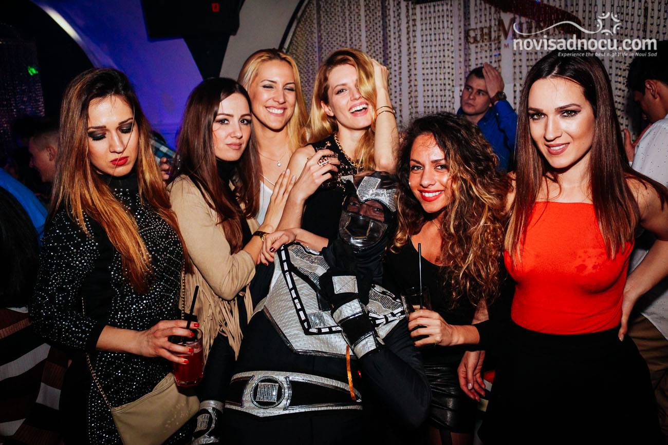 Muzej - devojke - 10