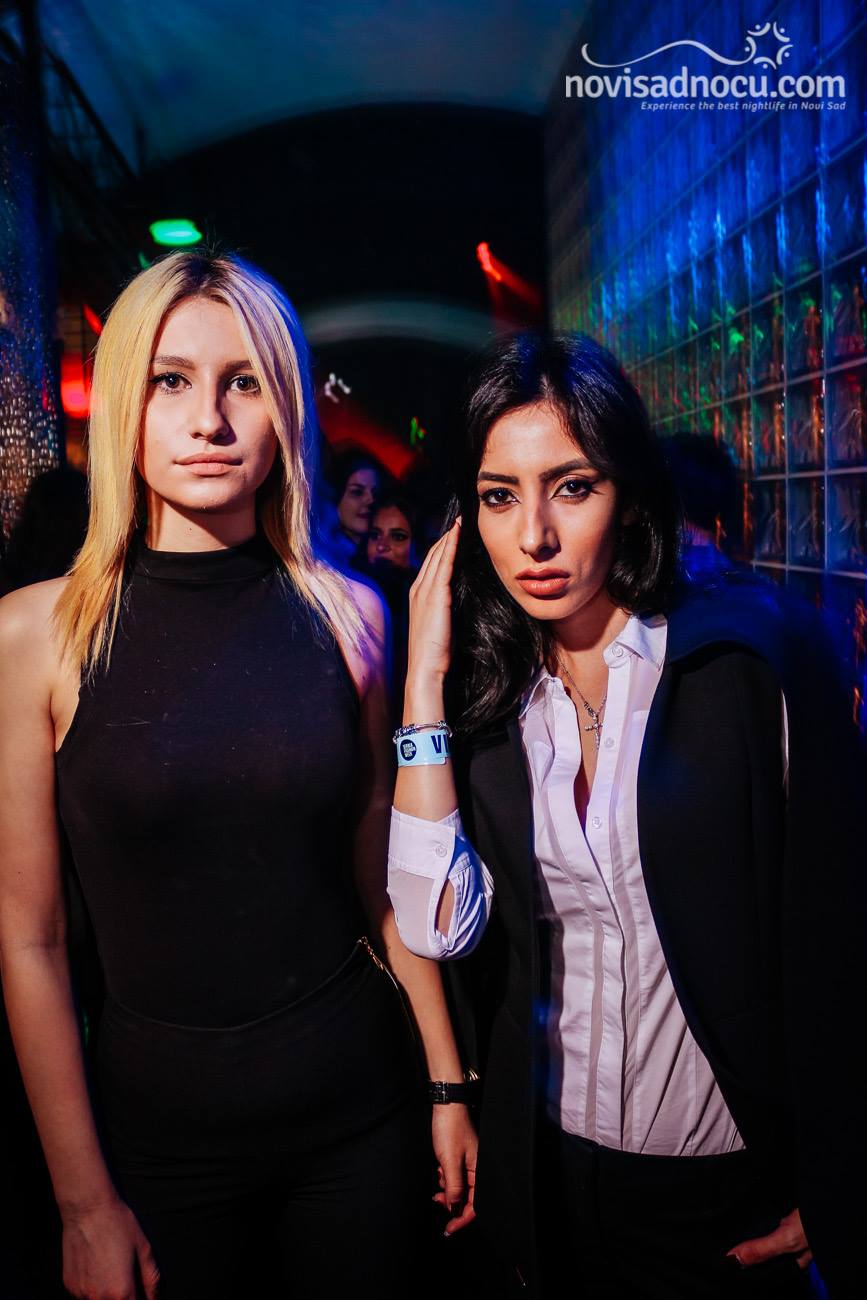 Muzej - devojke - 13