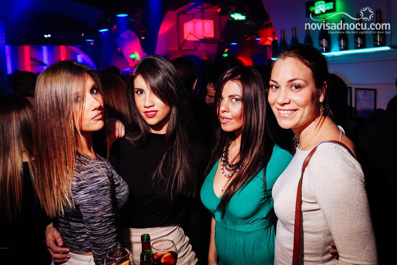 Muzej - devojke - 14