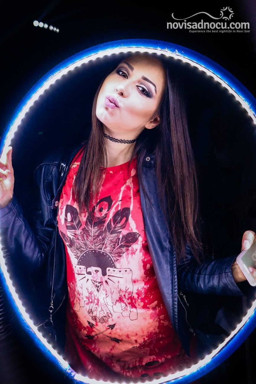 Muzej - devojka - 17