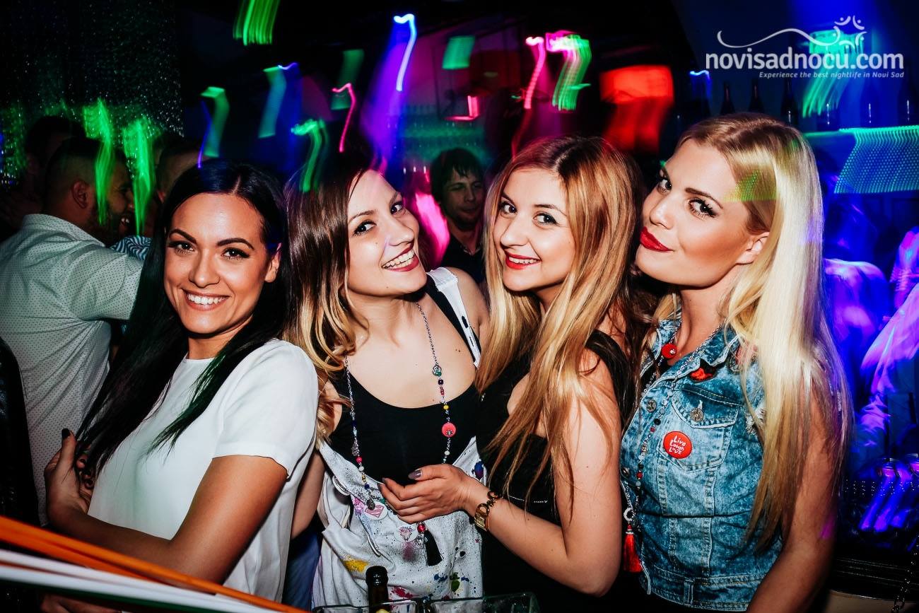 Muzej - devojke - 15