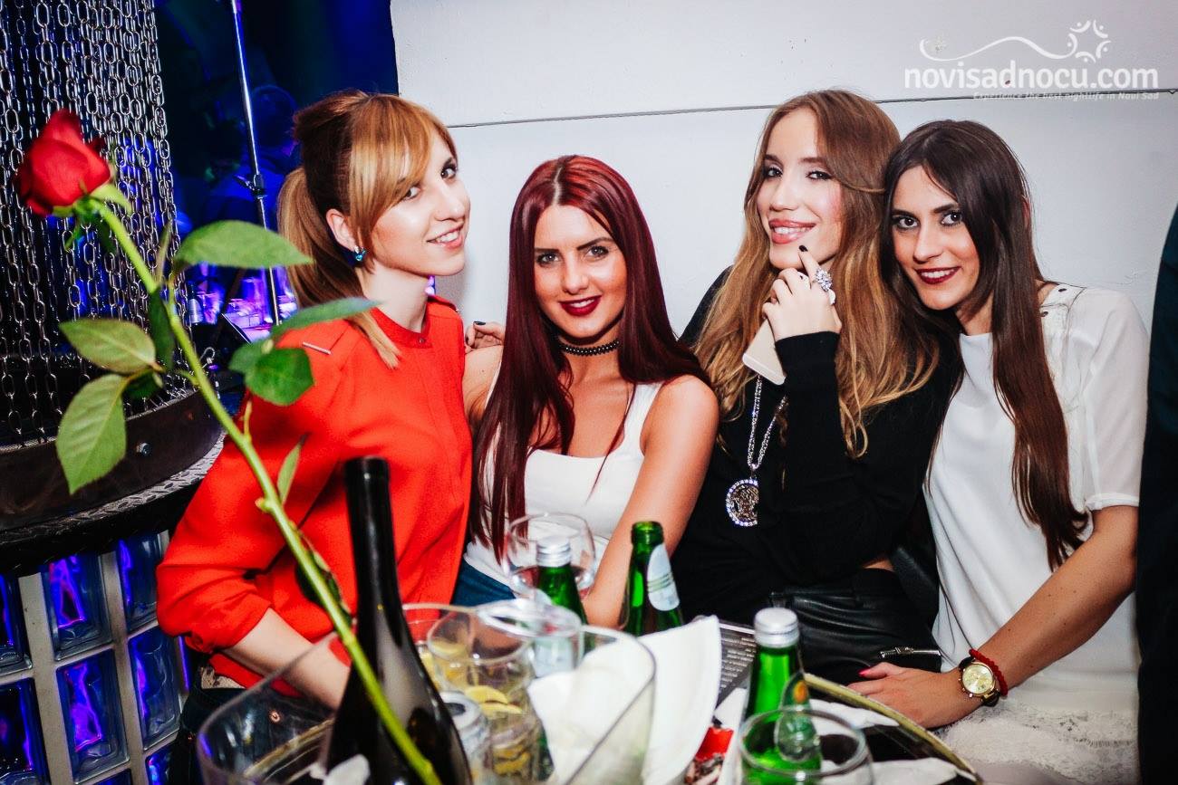 Muzej - devojke - 17