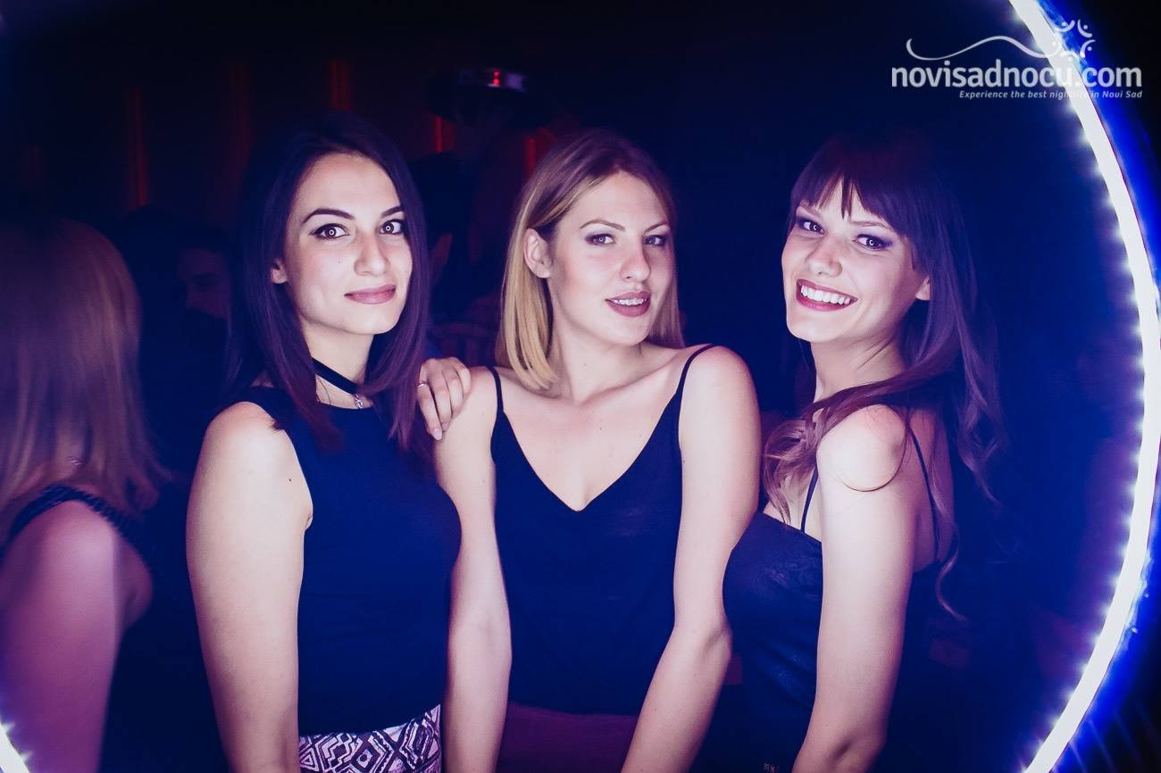 Muzej - devojke - 17