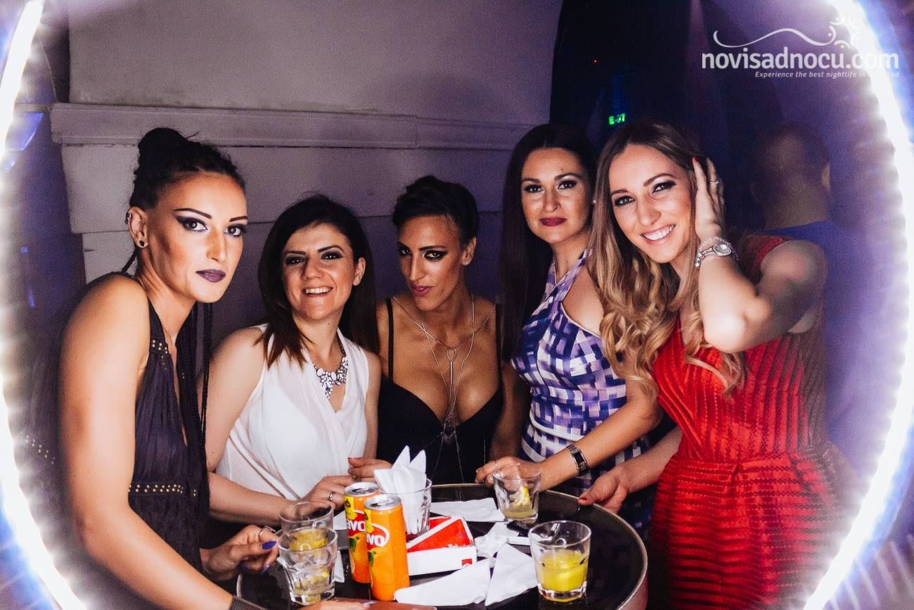 Muzej - devojke - 19