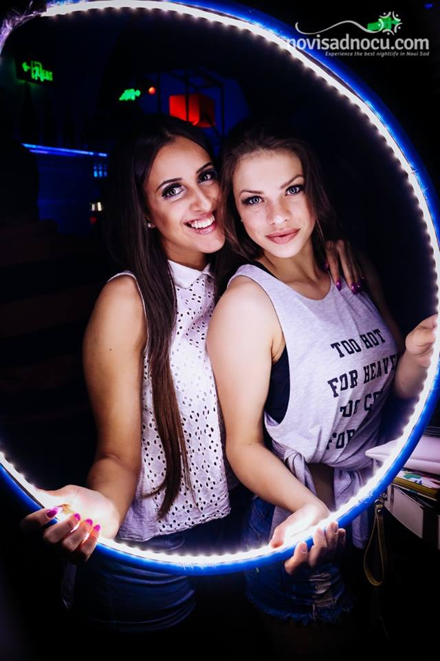 Muzej - devojke - 20